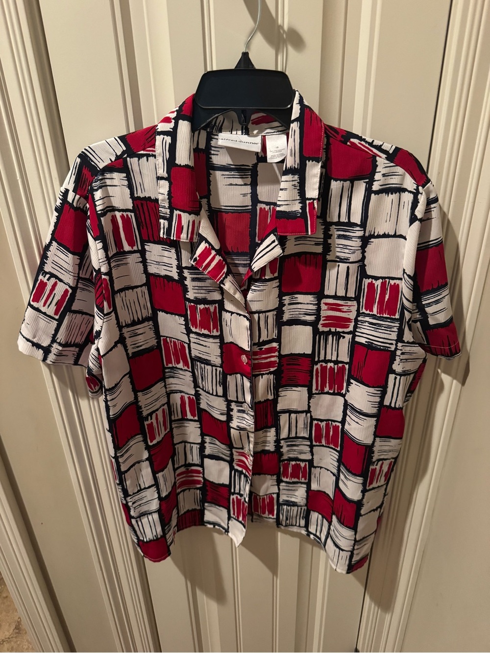 Women’s Casual Short-Sleeve Button-Up Shirt - Red, White & Black Plaid Print
